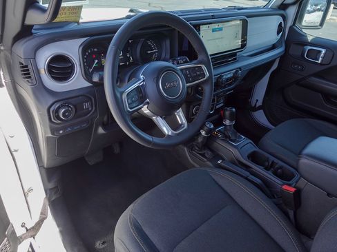 Used 2024 Jeep Wrangler Unlimited Sahara AWD/4WD image 9