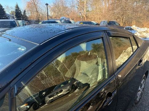 Used 2022 Toyota Prius LE image 11