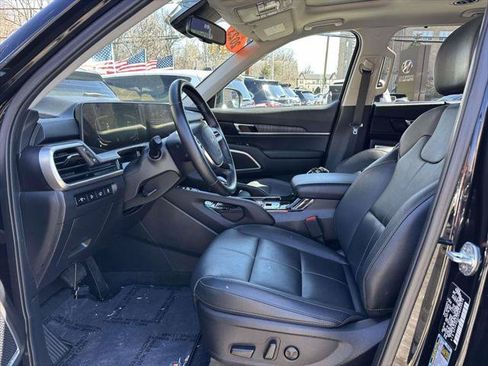 Used 2023 Kia Telluride EX w/ EX Captain's Chair Package AWD/4WD image 14