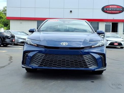 Used 2025 Toyota Camry SE FWD image 2