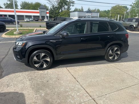 Used 2024 Volkswagen Taos SE AWD/4WD image 7