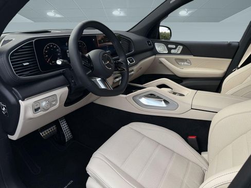 New 2026 Mercedes-Benz GLS 580 4MATIC image 3