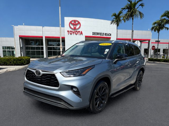Certified 2022 Toyota Highlander XLE FWD image 3