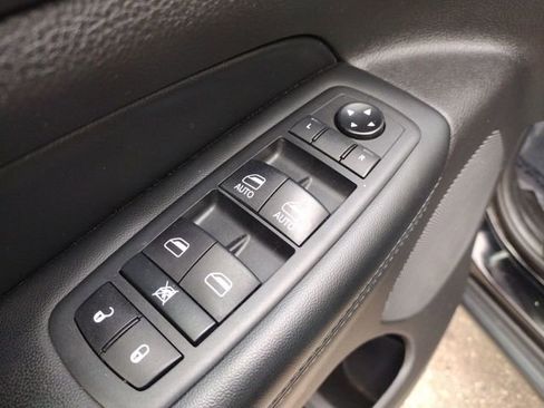 Used 2020 Jeep Grand Cherokee Laredo image 24