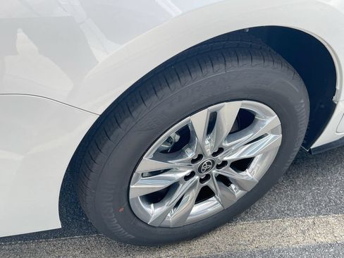 Used 2026 Toyota Sienna Limited FWD image 16
