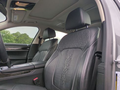 Used 2018 BMW 750i RWD image 16
