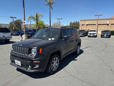 Used 2023 Jeep Renegade Latitude w/ Sun & Fun Group image 4