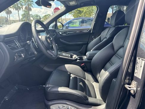 Certified 2026 Porsche Macan AWD/4WD image 5