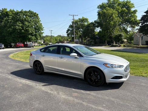 Used 2015 Ford Fusion SE w/ Equipment Group 201A FWD image 23