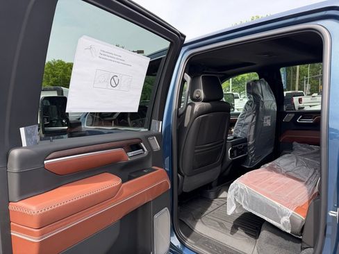 New 2026 GMC Sierra 3500 Denali Ultimate w/ LPO, Black Badging Package AWD/4WD image 16