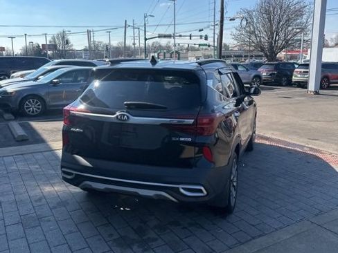 Used 2021 Kia Seltos SX w/ SX Sunroof Package image 11