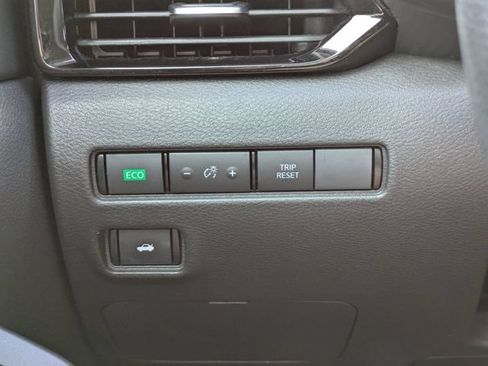 Used 2024 Nissan Sentra SV FWD image 24