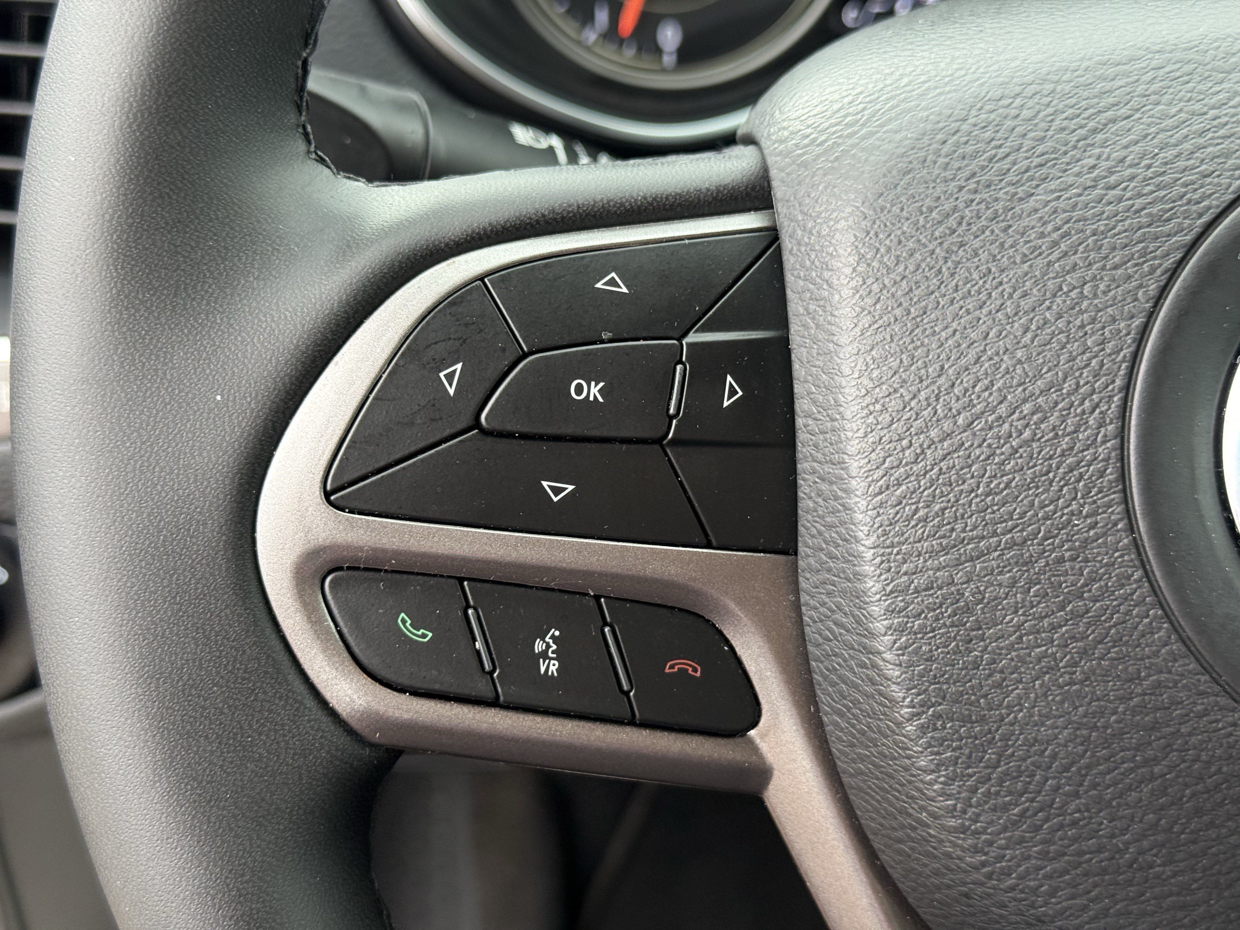 Used 2022 Jeep Cherokee Latitude Lux FWD image 16