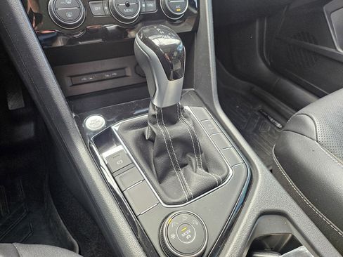 Used 2023 Volkswagen Taos SEL image 14