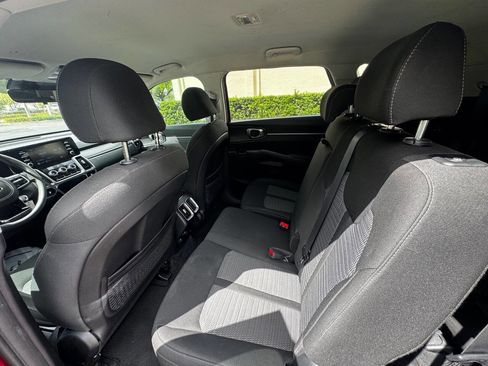 Used 2021 Kia Sorento LX image 9