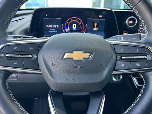 Used 2025 Chevrolet Traverse LT FWD image 32