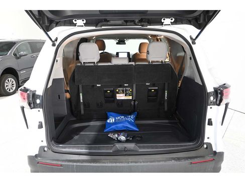 Used 2022 Toyota Sienna LE AWD/4WD image 25