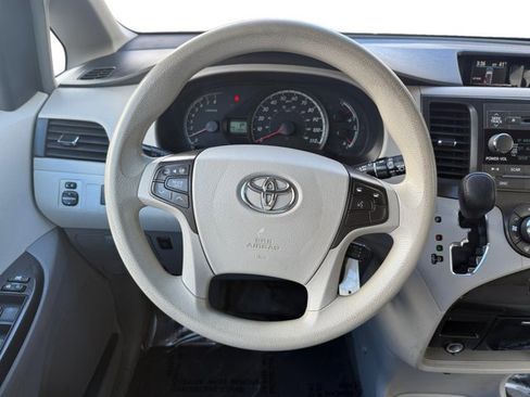 Used 2014 Toyota Sienna LE image 14