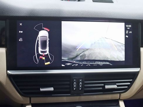 Used 2023 Porsche Cayenne Platinum Edition image 19