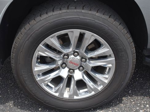 Used 2024 GMC Yukon XL Denali AWD/4WD image 12