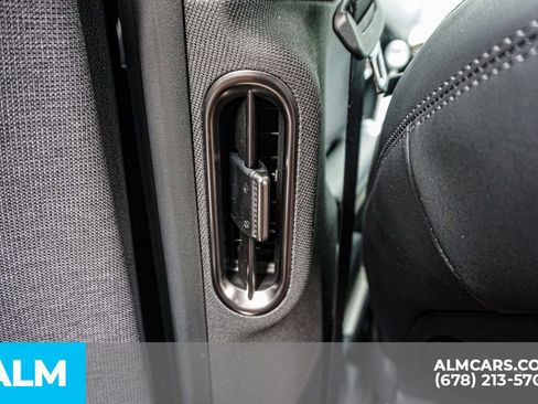 Used 2025 Genesis GV60 RWD image 33