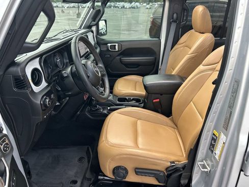 Used 2024 Jeep Wrangler Unlimited AWD/4WD image 27