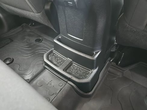 Used 2023 Jeep Wrangler Unlimited AWD/4WD image 93