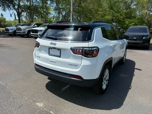 Used 2025 Jeep Compass Limited image 10