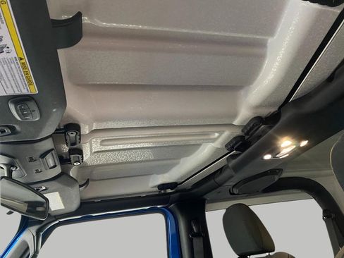 Used 2021 Jeep Wrangler Sport image 30