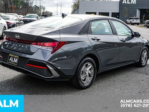 Used 2025 Hyundai Elantra SE image 6