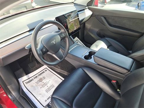 Used 2022 Tesla Model Y Long Range image 19