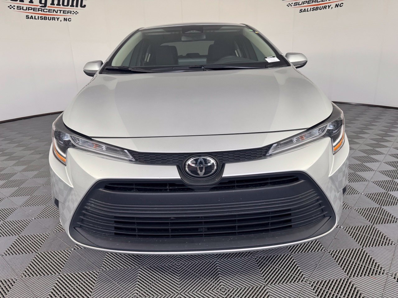 Used 2025 Toyota Corolla LE FWD image 5