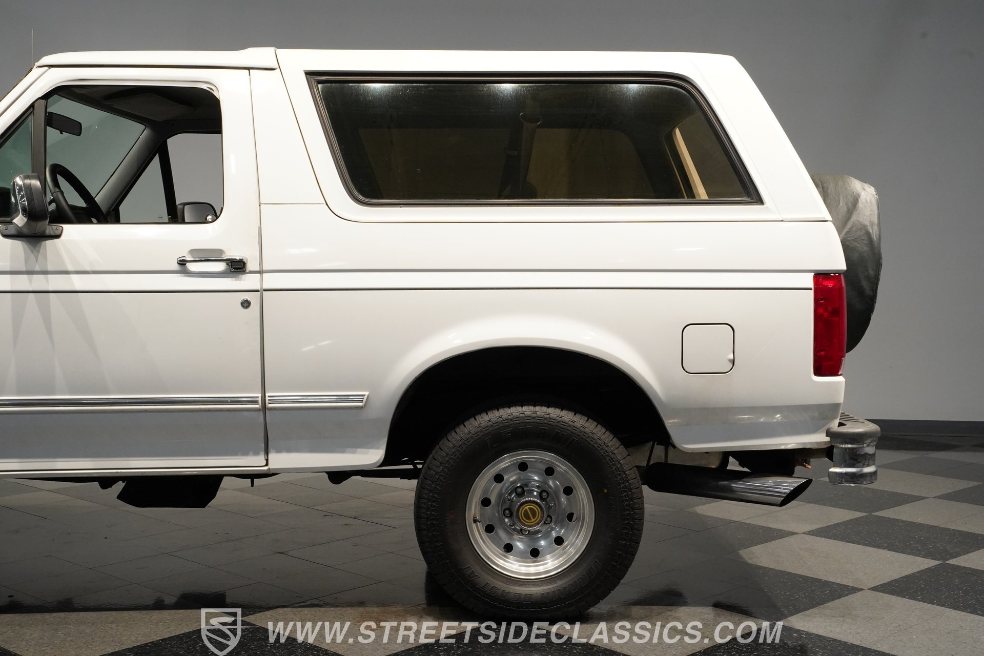 Used 1995 Ford Bronco XLT AWD/4WD image 25