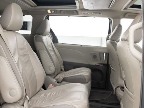 Used 2014 Toyota Sienna Limited w/ Limited Premium Package image 29
