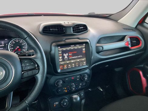 Used 2022 Jeep Renegade Latitude w/ Convenience Group AWD/4WD image 7