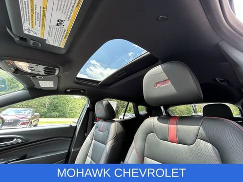 Used 2025 Chevrolet Trax RS w/ Sunroof Package FWD image 18
