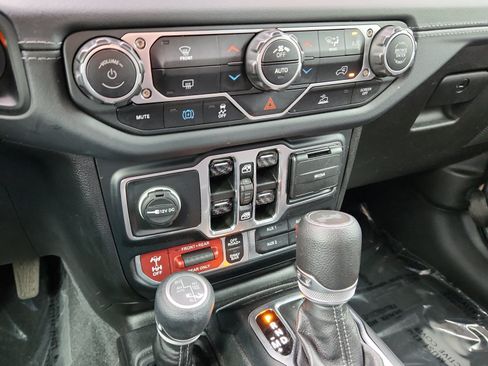Used 2024 Jeep Wrangler Unlimited Rubicon 4xe AWD/4WD image 12