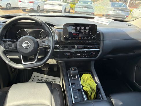 Used 2023 Nissan Pathfinder SL FWD image 10