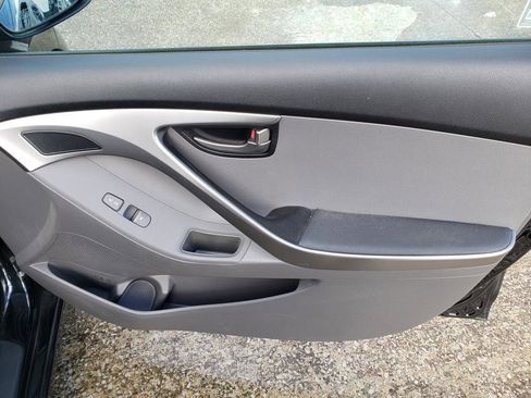 Used 2013 Hyundai Elantra GLS image 23