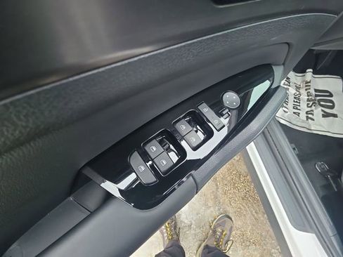 Certified 2024 Kia Sportage EX image 17