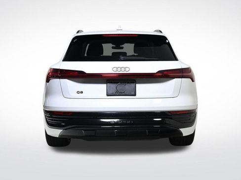 Certified 2024 Audi Q8 e-tron Premium image 4