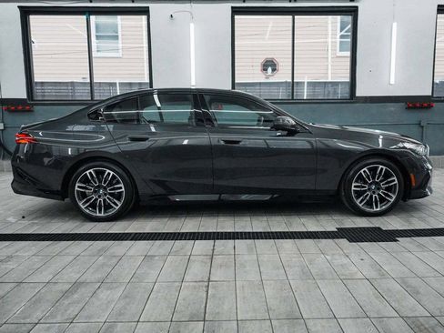 Used 2026 BMW 530i xDrive AWD/4WD image 5