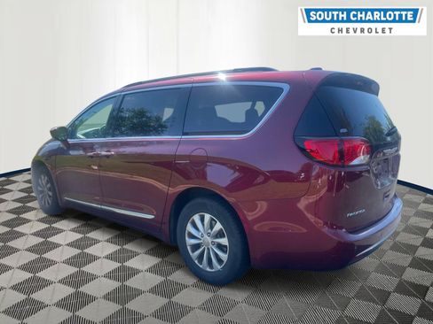 Used 2017 Chrysler Pacifica Touring-L w/ 13 Speaker Alpine Sound Group FWD image 6
