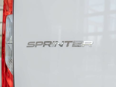 Used 2025 Mercedes-Benz Sprinter 2500 image 22