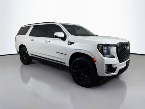 Used 2022 GMC Yukon XL Denali AWD/4WD image 3