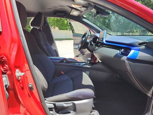 Used 2021 Toyota C-HR XLE FWD image 30