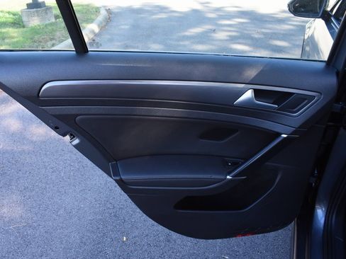 Used 2021 Volkswagen Golf 4-Door image 19