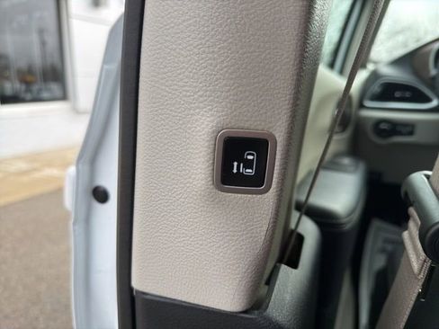 Used 2024 Chrysler Voyager LX image 18