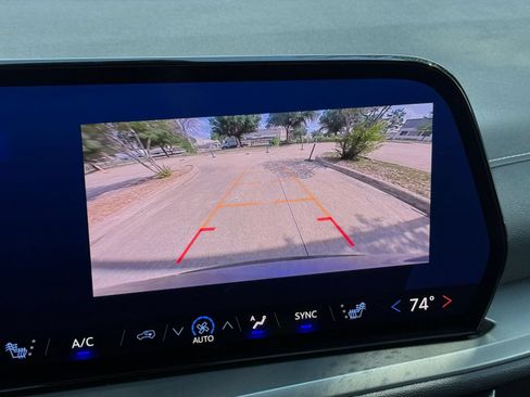 Used 2025 Chevrolet Traverse LT AWD/4WD image 27