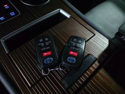 Used 2024 Toyota Sienna XLE w/ XLE Plus Package AWD/4WD image 43